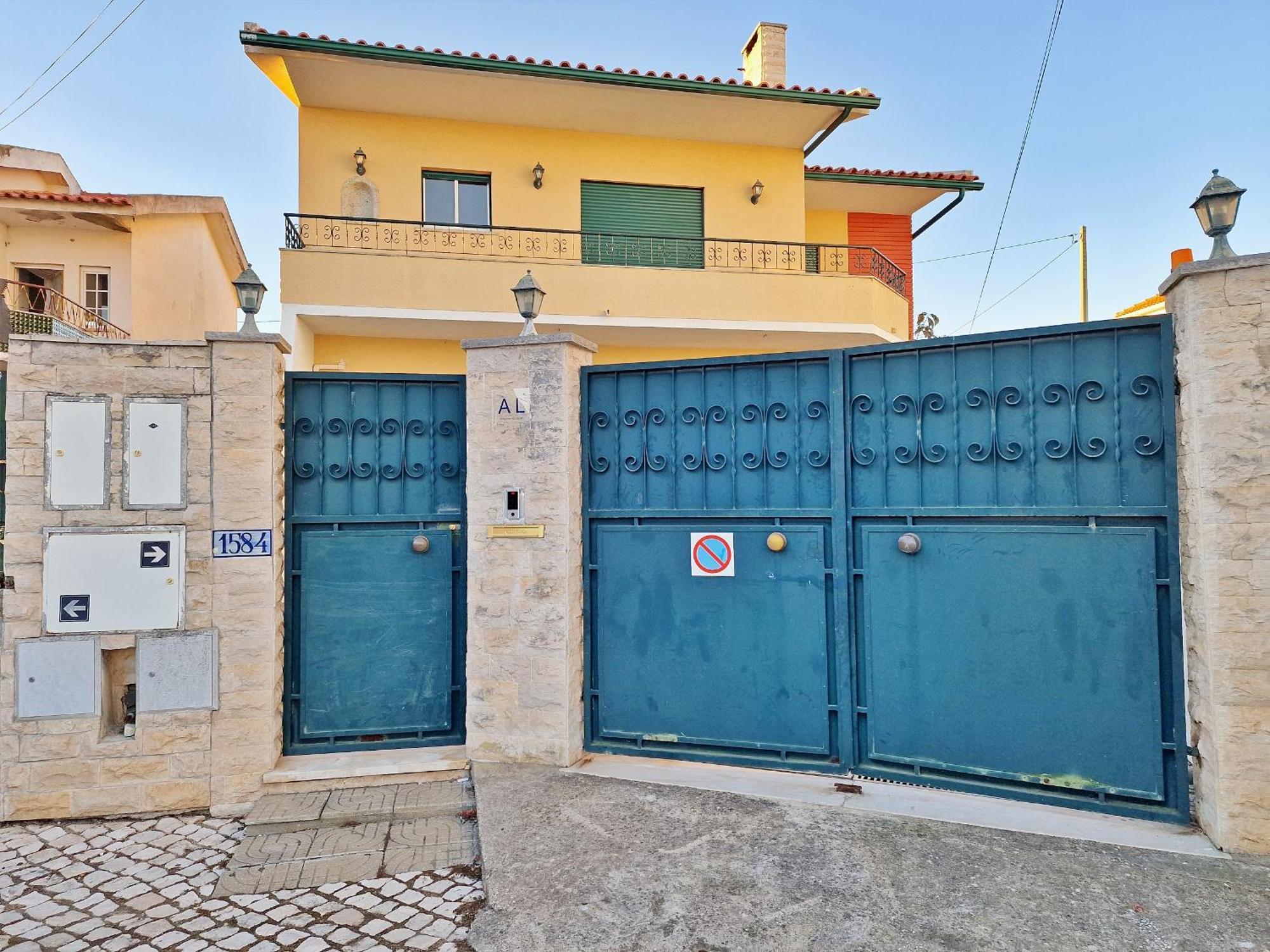 Mbird Rosario Family House Cascais